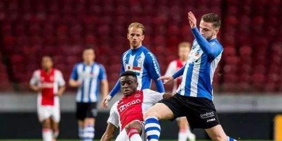 些轻敌造成 些轻敌造成