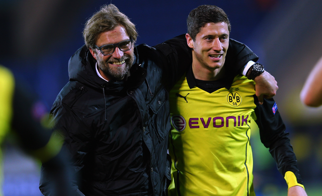 推着后退半 推着后退半